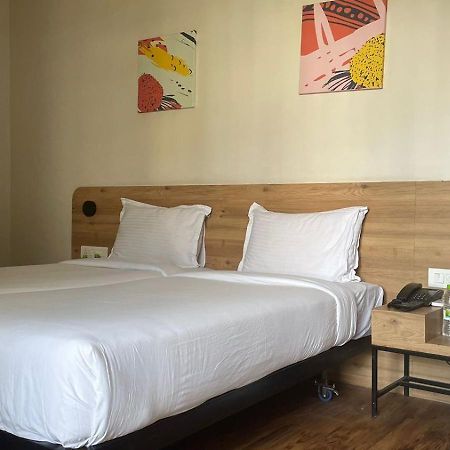 Hotel Istay Hitec Hyderabad Bagian luar foto