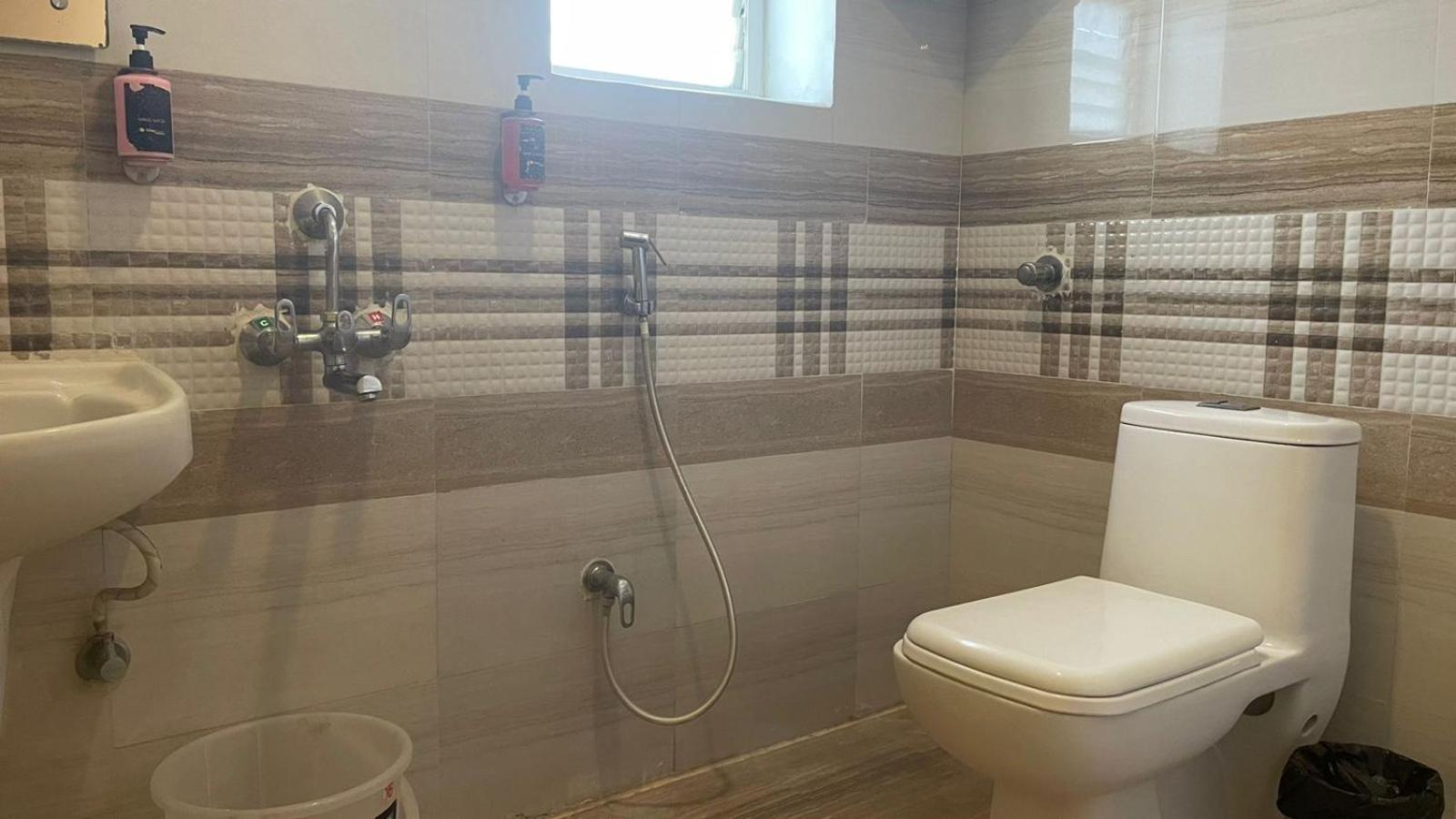 Hotel Istay Hitec Hyderabad Bagian luar foto
