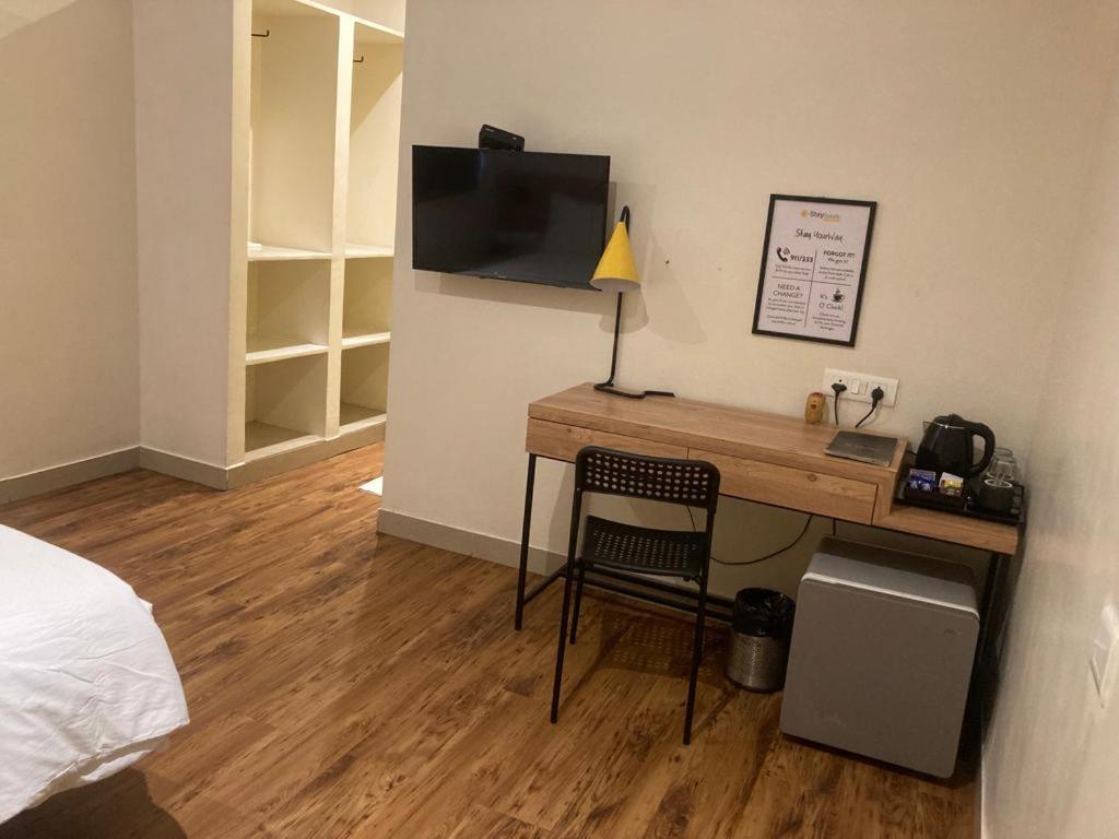 Hotel Istay Hitec Hyderabad Bagian luar foto
